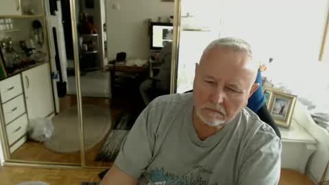 Snapshot of wlodek165 chatting on 2, 4, 2026 wlodek165 online show from 2, 4, 2026