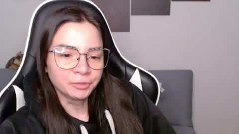 Snapshot of wolfs_daughter chatting on 29, 6, 2026 Alex online show from 29, 6, 2026