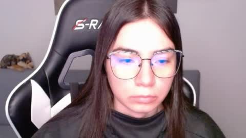 Snapshot of wolfs_daughter chatting on 18, 7, 2026 Alex online show from 18, 7, 2026