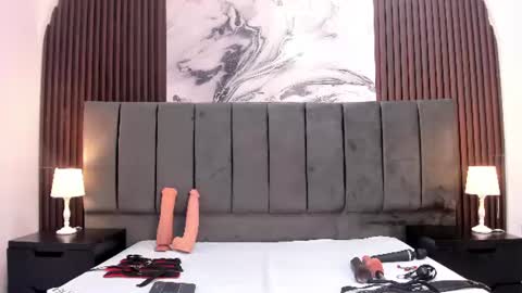 wonderkloe_ online show from 28, 6, 2026