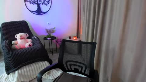 dudetta Kim online show from 8, 10, 2025