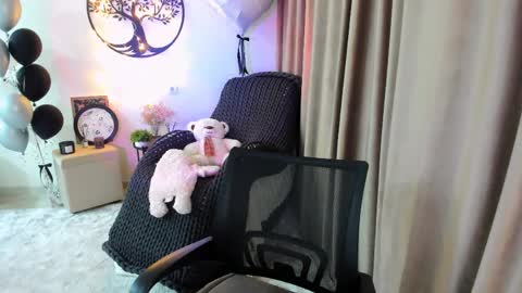 dudetta Kim online show from 1, 4, 2026