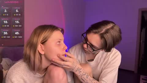 Snapshot of worldofllove chatting on 23, 2, 2025 Arnika and Simon online show from 23, 2, 2025