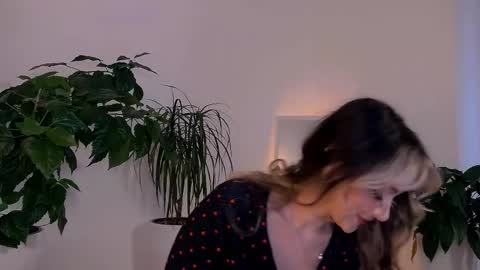 Snapshot of worldsbaby chatting on 25, 9, 2025 worldsbaby online show from 25, 9, 2025