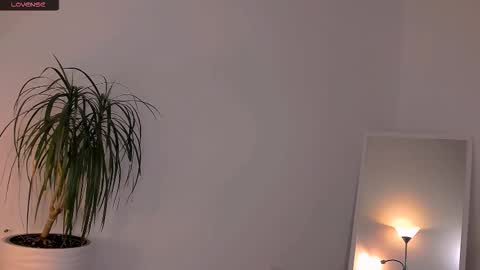 Snapshot of worldsbaby chatting on 19, 10, 2025 worldsbaby online show from 19, 10, 2025