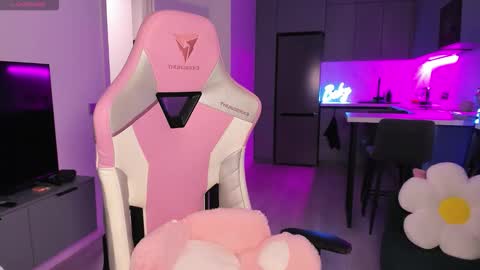 Emi online show from 1, 10, 2025