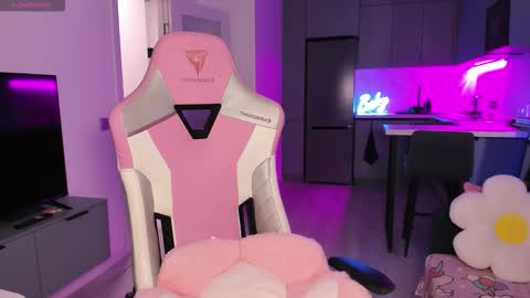 Emi online show from 28, 10, 2025