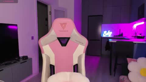 Emi online show from 4, 11, 2025