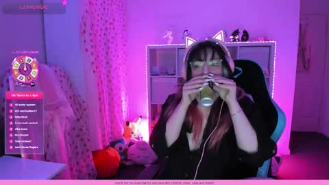 Snapshot of wrenvalentine chatting on 22, 11, 2025 Wren Valentine online show from 22, 11, 2025