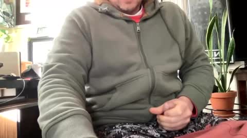 Snapshot of wucious chatting on 4, 1, 2025 wucious online show from 4, 1, 2025