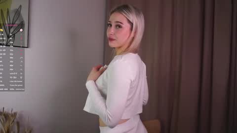 Snapshot of wymonelly chatting on 23, 2, 2026 Lily online show from 23, 2, 2026