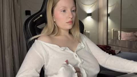 Snapshot of x__ivy_x chatting on 4, 1, 2025 eva online show from 4, 1, 2025