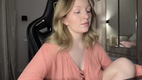 Snapshot of x__ivy_x chatting on 29, 1, 2025 eva online show from 29, 1, 2025