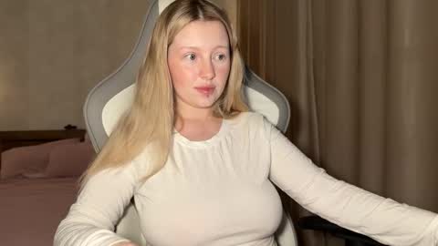 Snapshot of x__ivy_x chatting on 24, 10, 2025 eva online show from 24, 10, 2025