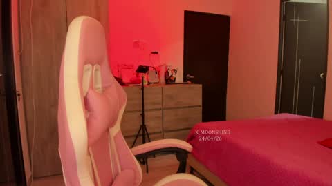 Snapshot of x_moonshine chatting on 25, 4, 2026 s s s online show from 25, 4, 2026