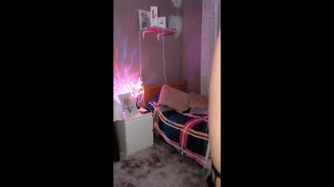 Snapshot of xararouxxx chatting on 5, 10, 2025 S A R A 100K followers online show from 5, 10, 2025