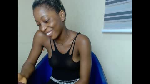 Snapshot of xcreamypussy chatting on 5, 1, 2025 xcreamypussy online show from 5, 1, 2025