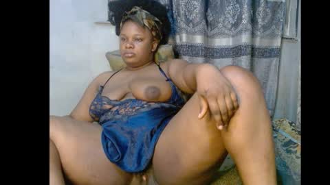 Snapshot of xcumxonxme chatting on 5, 1, 2025 xcumxonxme online show from 5, 1, 2025