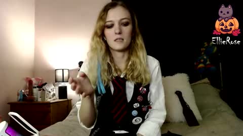 Snapshot of xelliee_rosex chatting on 11, 10, 2025 EllieeRose online show from 11, 10, 2025
