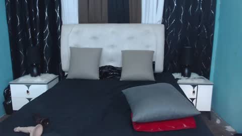 xhugesignificant69x online show from 4, 12, 2024