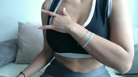 Snapshot of ximenaa_suarez chatting on 25, 9, 2025 ximena suarez online show from 25, 9, 2025