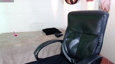 Snapshot of xlunna chatting on 6, 1, 2025 lunna online show from 6, 1, 2025