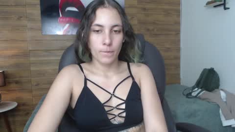 Snapshot of xlunna chatting on 7, 1, 2025 lunna online show from 7, 1, 2025