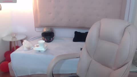 Snapshot of xlunna chatting on 1, 3, 2025 lunna online show from 1, 3, 2025