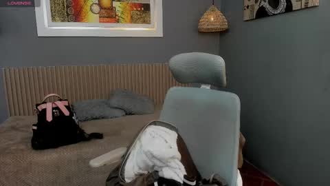 Snapshot of xlunna chatting on 4, 10, 2025 lunna online show from 4, 10, 2025