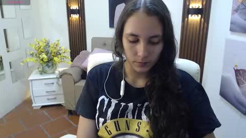 Snapshot of xlunna chatting on 20, 10, 2025 lunna online show from 20, 10, 2025