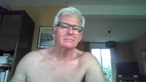 Snapshot of xmaeg3 chatting on 8, 10, 2025 xmaeg3 online show from 8, 10, 2025