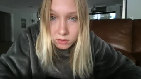 Snapshot of xmckennalynn chatting on 17, 11, 2025 xmckennalynn online show from 17, 11, 2025