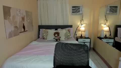 Snapshot of xrebecca_quinx chatting on 20, 11, 2025 MISS GODDESS DOLLY online show from 20, 11, 2025