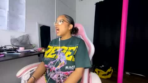 xStarGazingx online show from 10, 4, 2026