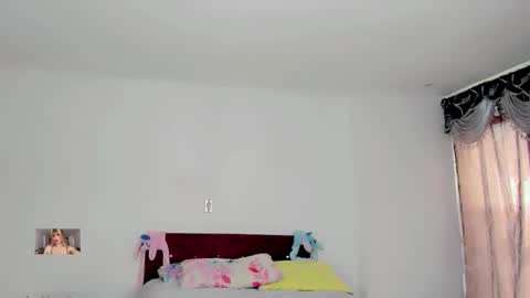 Snapshot of xthesexyboyx chatting on 31, 10, 2025 Femboy Exotic online show from 31, 10, 2025