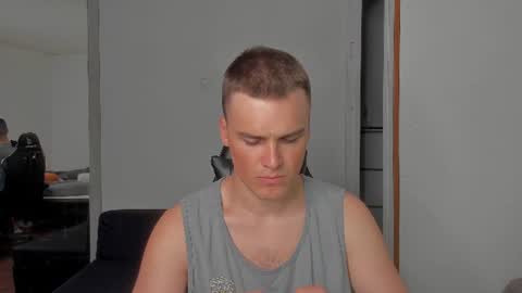 Snapshot of xx_raul_xx_ chatting on 30, 6, 2026 raul online show from 30, 6, 2026