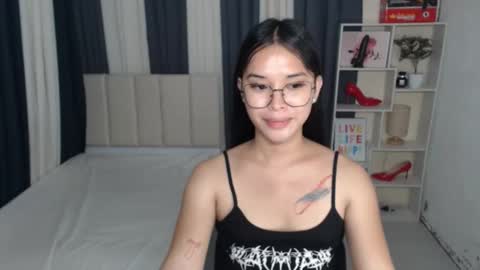 CHLOES ROOM online show from 16, 9, 2025