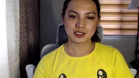 Snapshot of xxjulielovesyouxx chatting on 17, 12, 2024 July online show from 17, 12, 2024