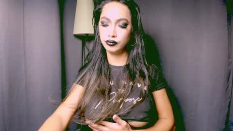 Snapshot of xxsexyandhotxx chatting on 4, 1, 2025 Lara online show from 4, 1, 2025