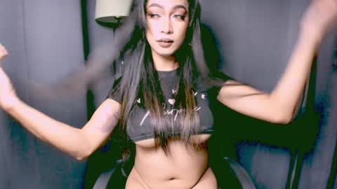 Snapshot of xxsexyandhotxx chatting on 8, 1, 2025 Lara online show from 8, 1, 2025