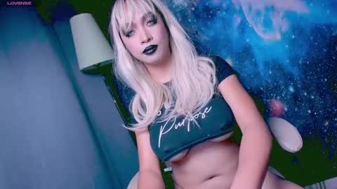 Snapshot of xxsexyandhotxx chatting on 5, 3, 2025 Lara online show from 5, 3, 2025