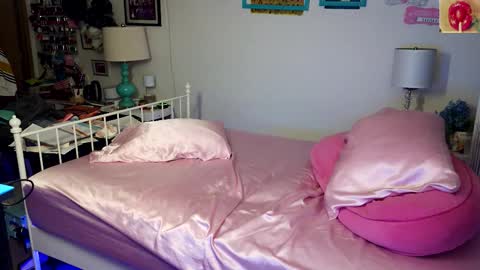 Strawberry Jane online show from 21, 2, 2026