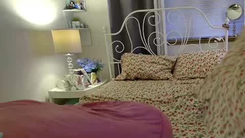 Strawberry Jane online show from 10, 4, 2026