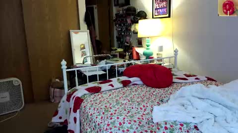 Snapshot of xxstrawberryjanexx chatting on 29, 5, 2026 Strawberry Jane online show from 29, 5, 2026