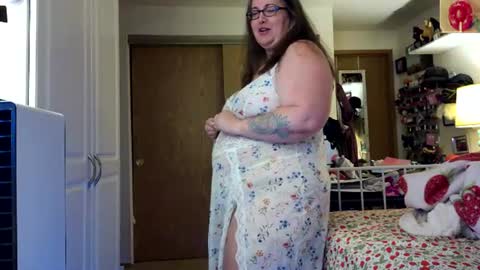 Snapshot of xxstrawberryjanexx chatting on 9, 6, 2026 Strawberry Jane online show from 9, 6, 2026