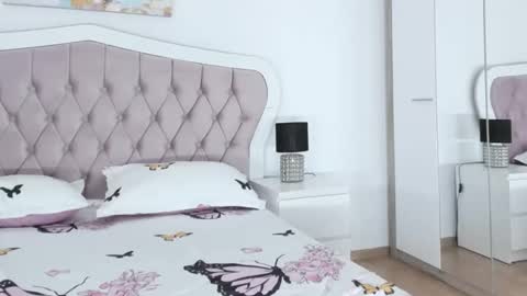 Elvira online show from 7, 2, 2026