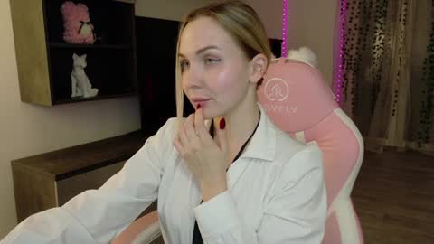 Snapshot of xxxhoneyxx chatting on 7, 11, 2025 Onlyfanz online show from 7, 11, 2025