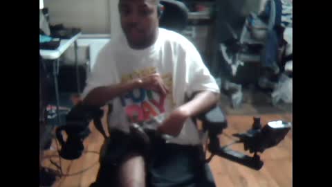 Snapshot of xxxonwheelz chatting on 4, 10, 2025 xxxonwheelz online show from 4, 10, 2025