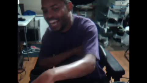 Snapshot of xxxonwheelz chatting on 18, 10, 2025 xxxonwheelz online show from 18, 10, 2025