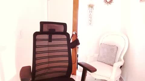 Snapshot of xxxsweetandhornyxxx chatting on 7, 10, 2025 dolcesasha  online show from 7, 10, 2025